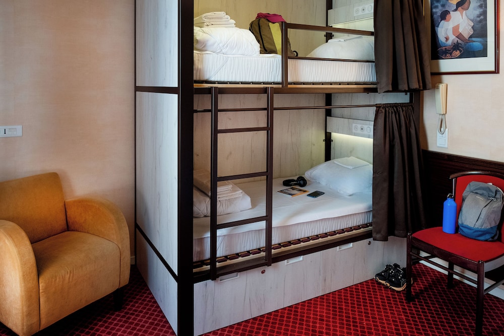 Bed in 6-Bed Mixed Dormitory