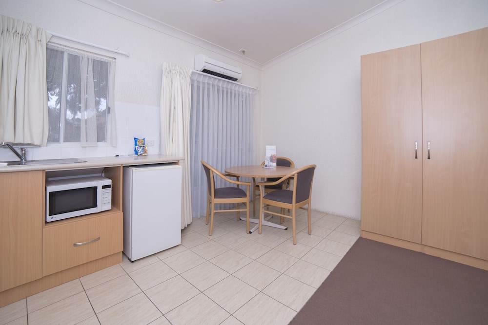 Family Suite, 2 Bedrooms, Non Smoking, Kitchenette photo 2