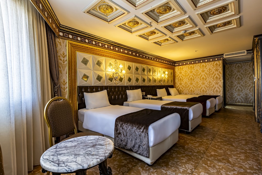 Family Quadruple Room, City View photo 3