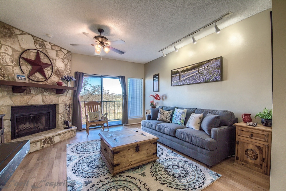 Condo, 2 Bedrooms