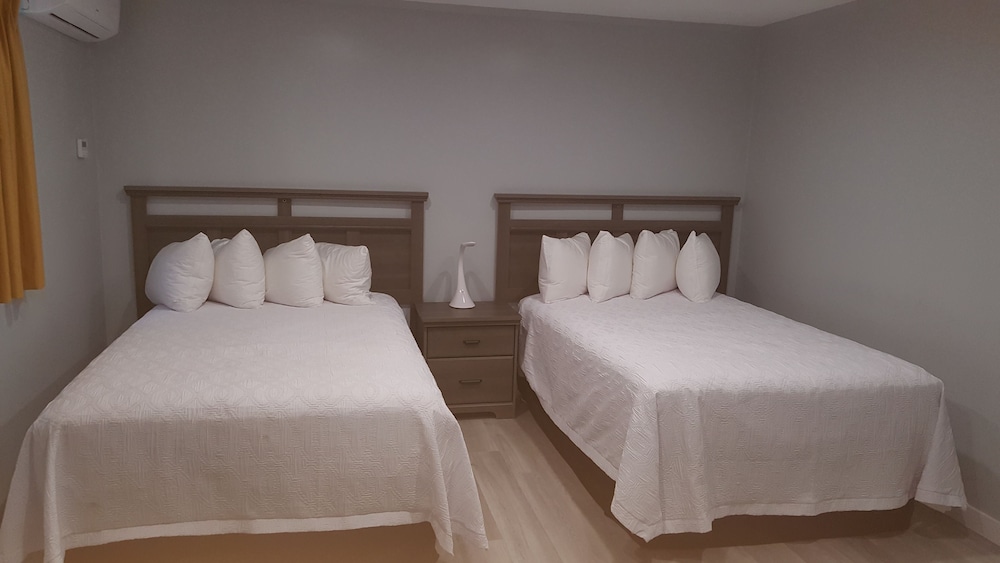 Deluxe Suite, 2 Double Beds photo 2