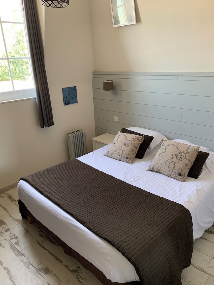 Standard Room, Hill View, Attic photo 2