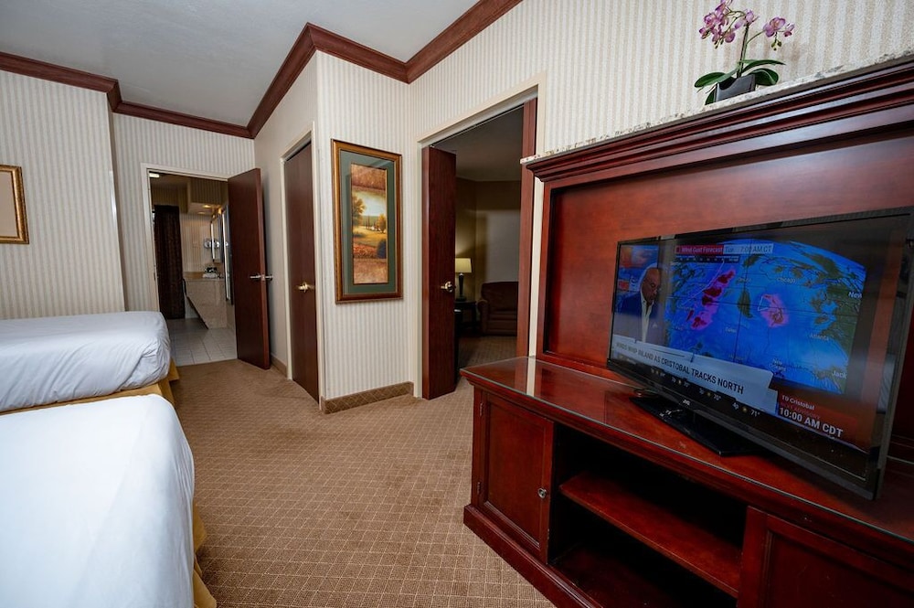 Deluxe Suite, 2 Queen Beds, Non Smoking (One-Bedroom)
