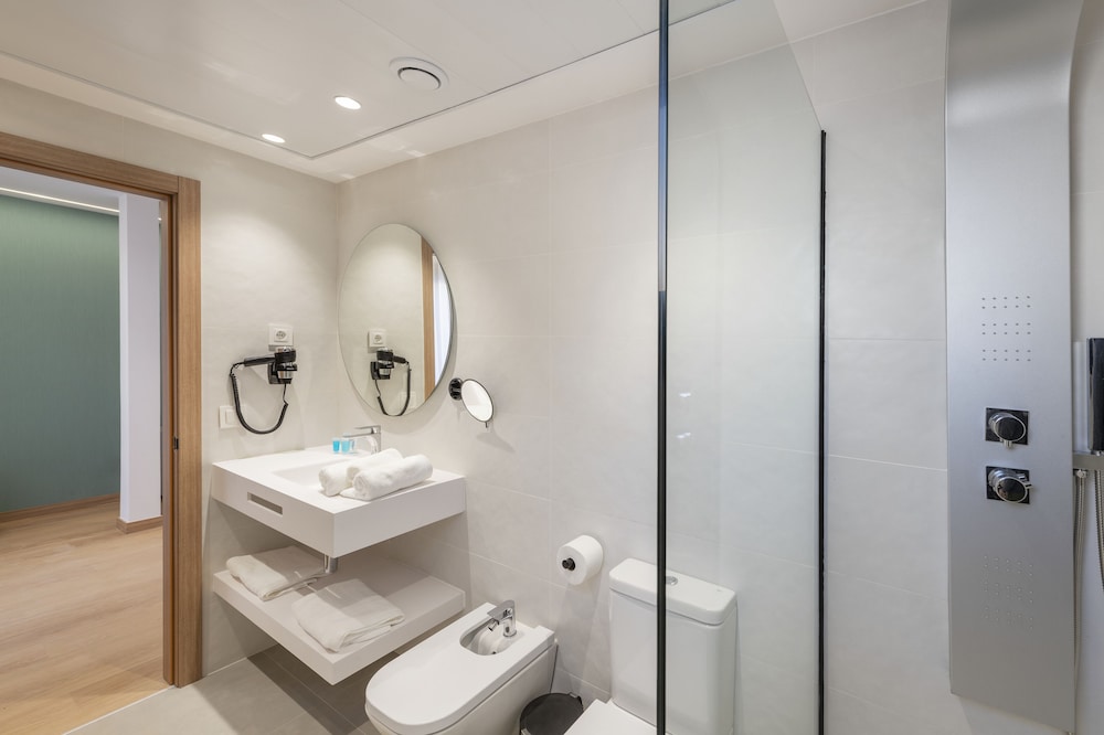 Standard Apartment, 2 Bedrooms (NO access to Pool/Rooftop) photo 2