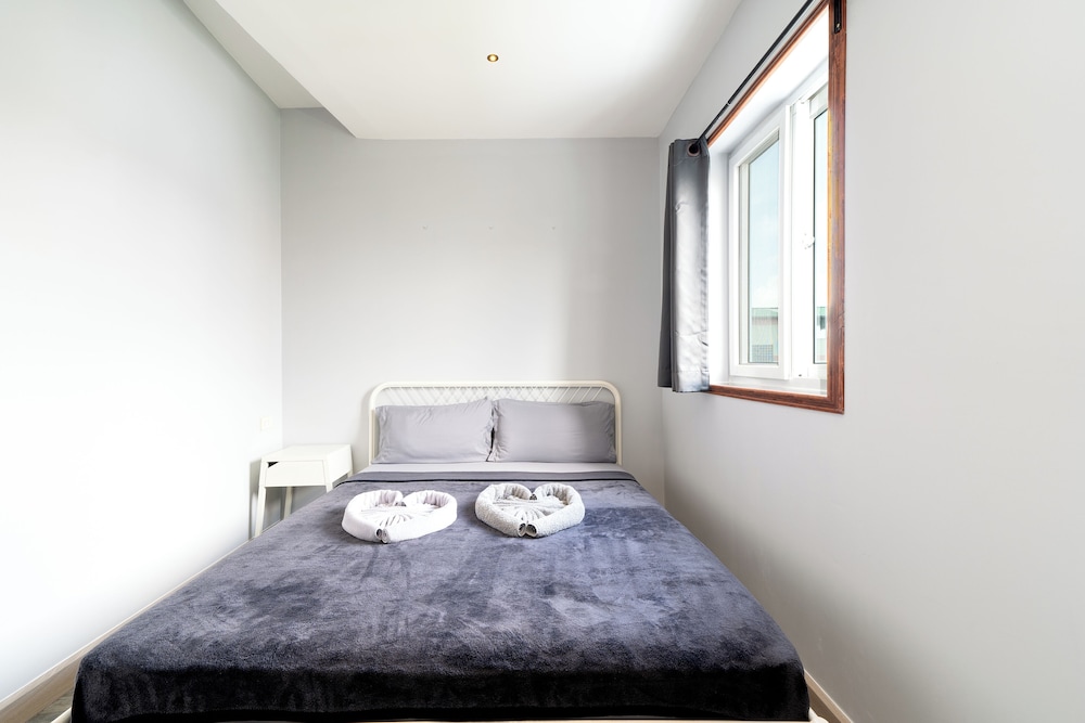 Double Room with Shared Bathroom C2 (Smoking Building) photo 2