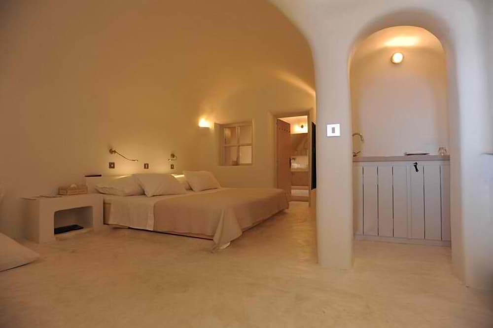 Premium Spa Room with Indoor Hot tub with Private Balcony Caldera View