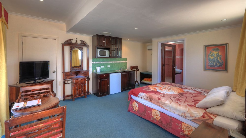 Suite (Four)