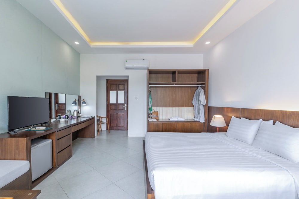 Deluxe Double Room, Pool View - Photo 3