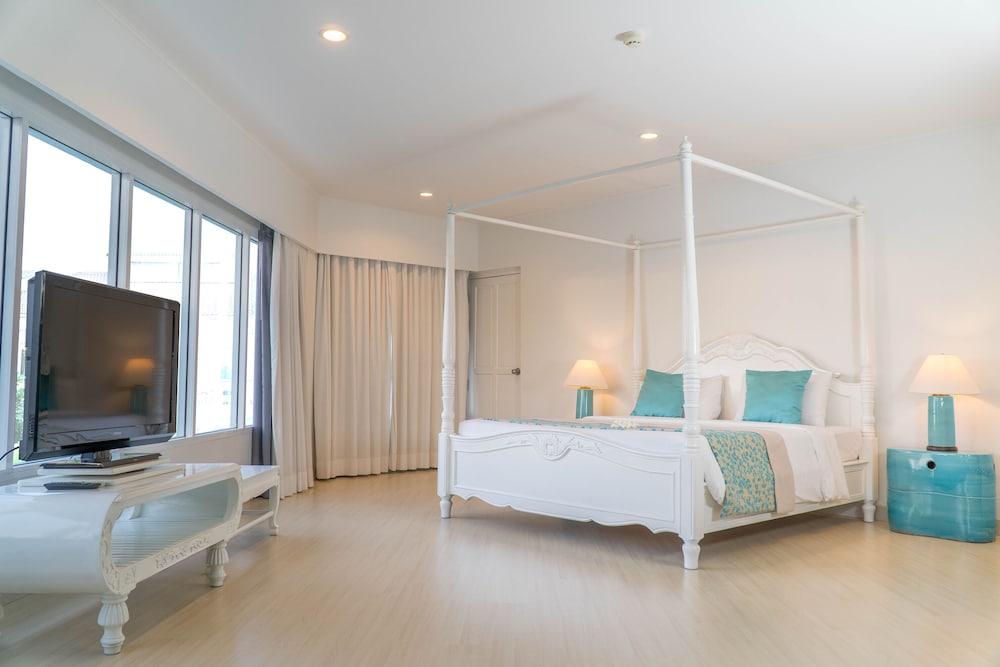 Suite - Photo 14