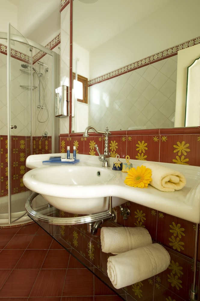 Superior Double Room, Sea View - Photo 16