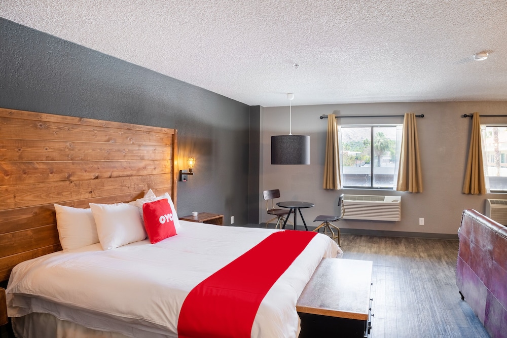 Premium Room, 1 King Bed - Photo 4