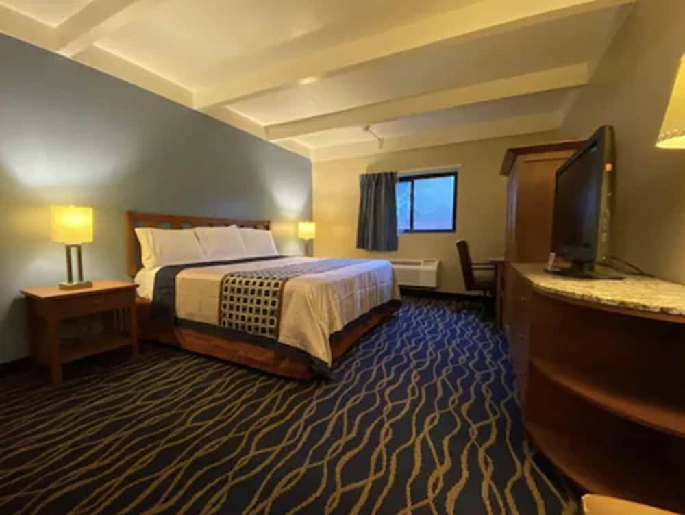 Signature Suite, 1 King Bed, Non Smoking photo 2