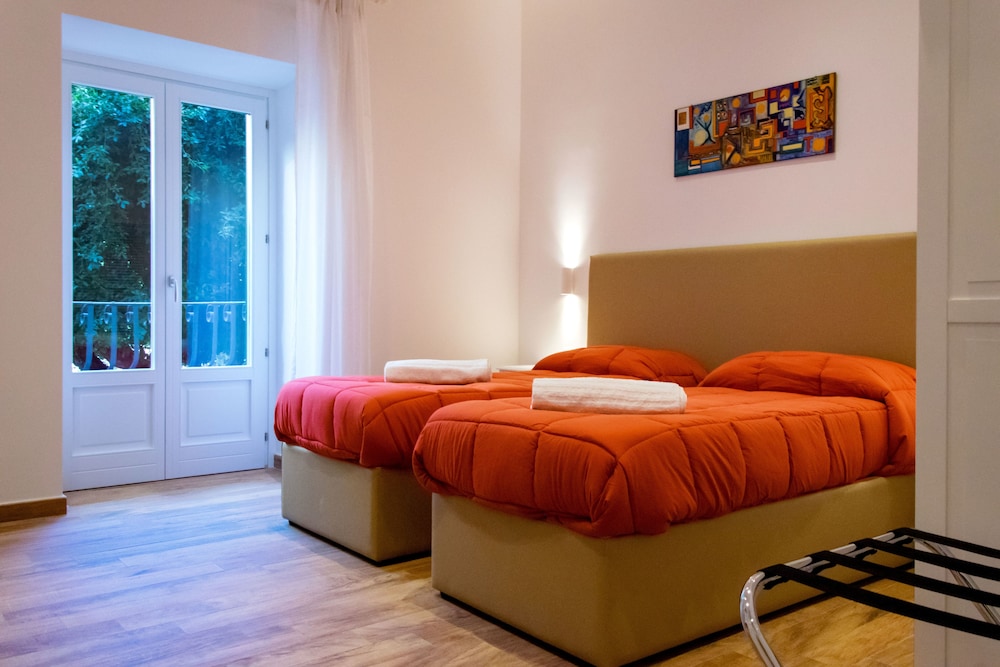 Deluxe Double or Twin Room, City View photo 2