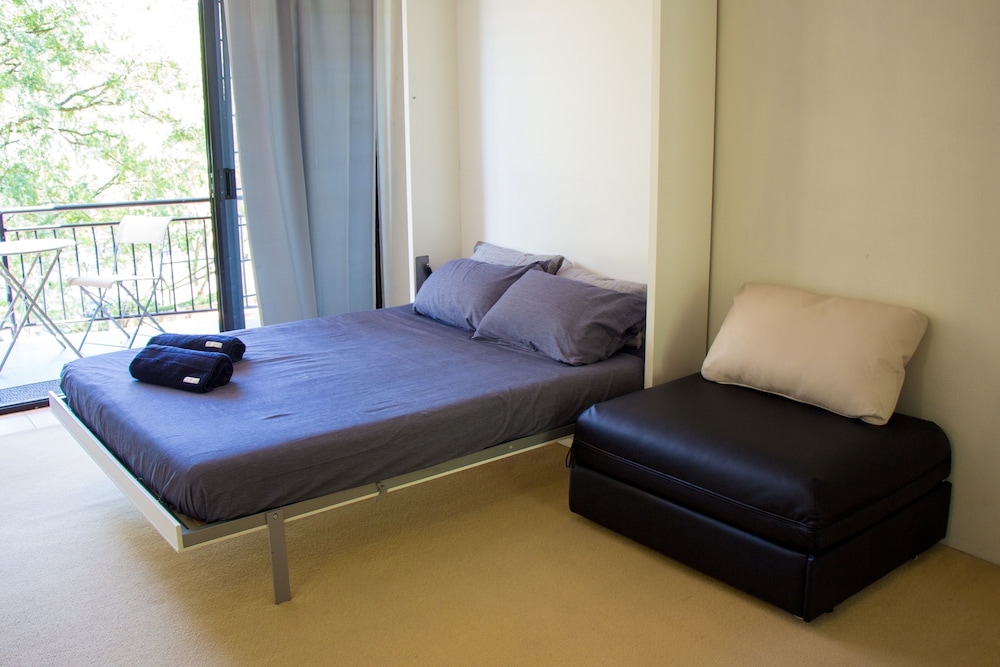 Standard Apartment, 1 Bedroom, Pool Access, Courtyard View photo 2
