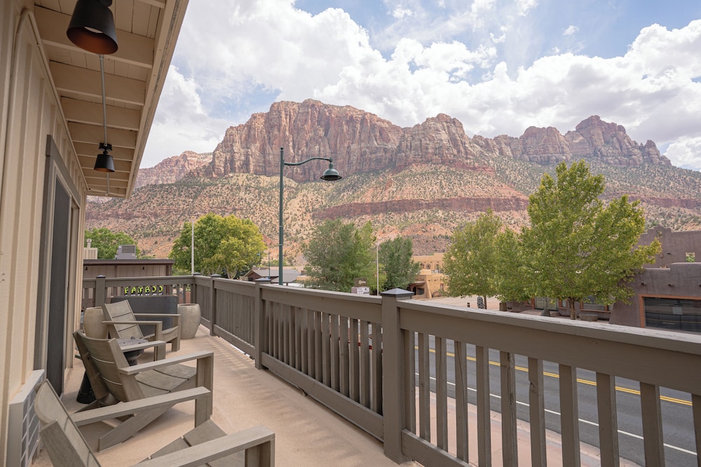 Superior Double Room, 2 Queen Beds, Mountain View - Photo 2