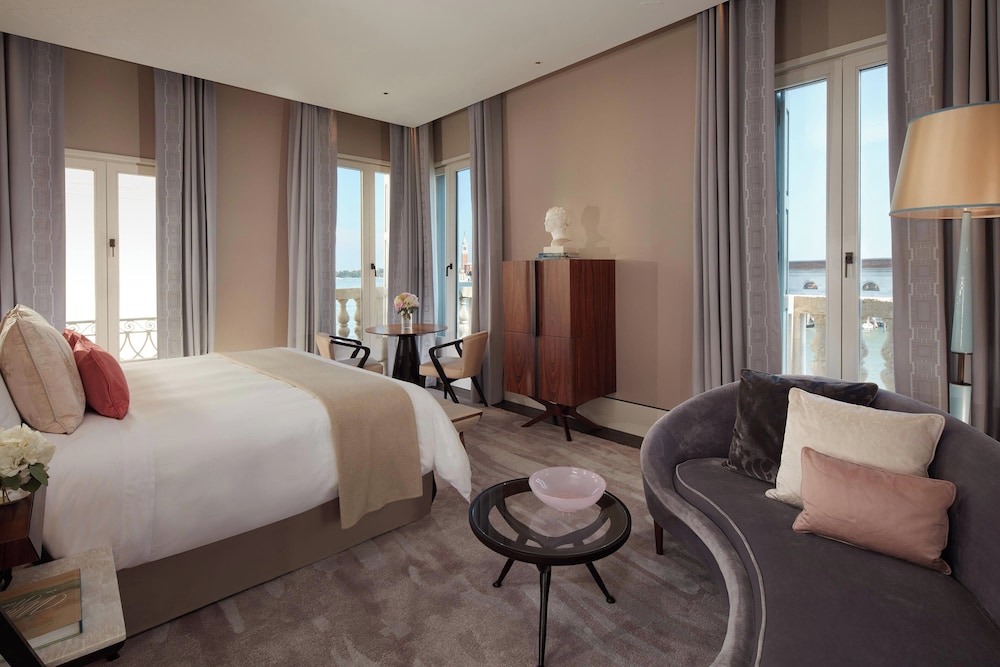Camera Grand, 1 letto king, vista canale
