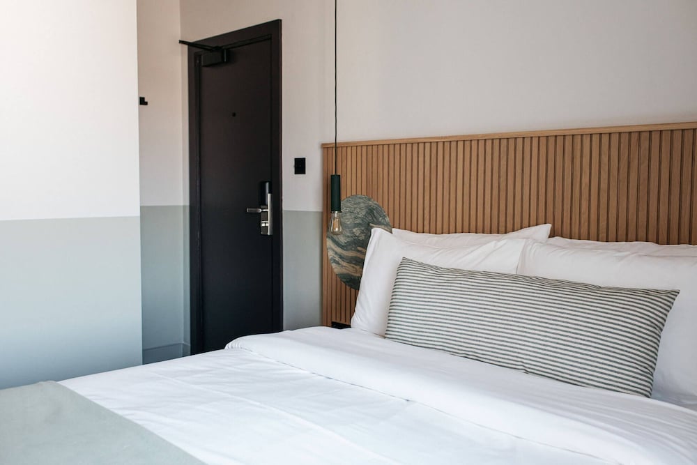 Classic Double Room, City View - Photo 4