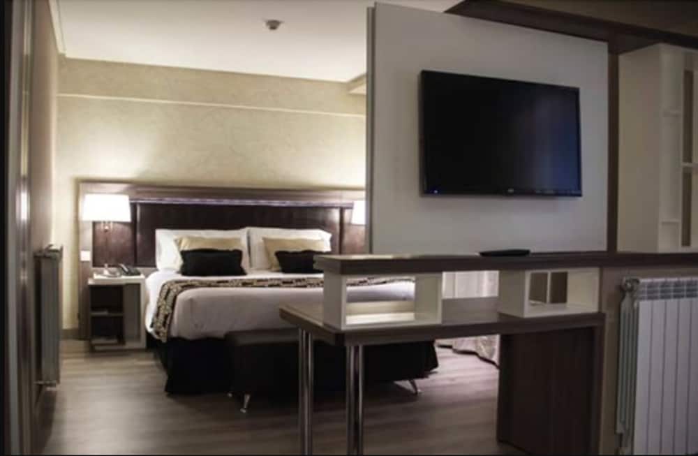 Suite, 1 Double Bed photo 3