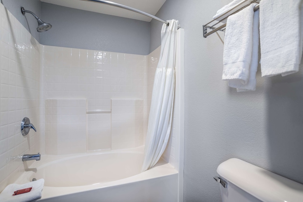 Suite, Multiple Beds, Non Smoking, Jetted Tub - Photo 5