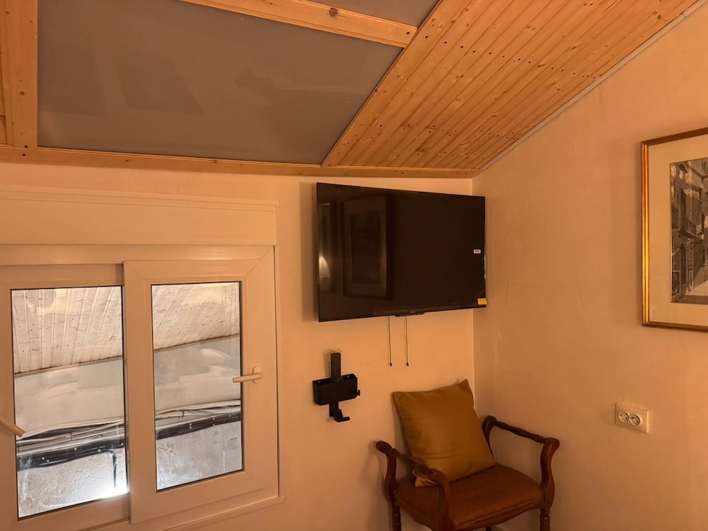 Basic Double Room photo 3