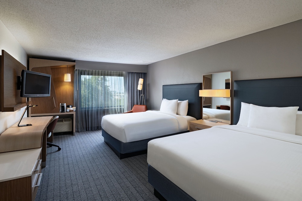 Room, 2 Double Beds - Photo 1