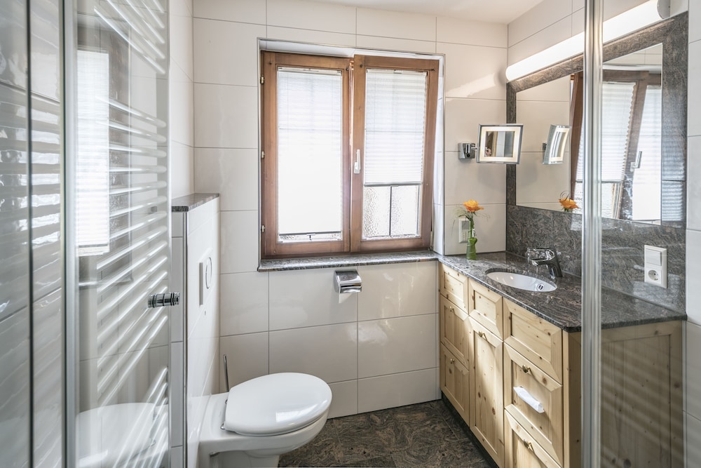 Superior Triple Room (Air-conditioning) photo 3