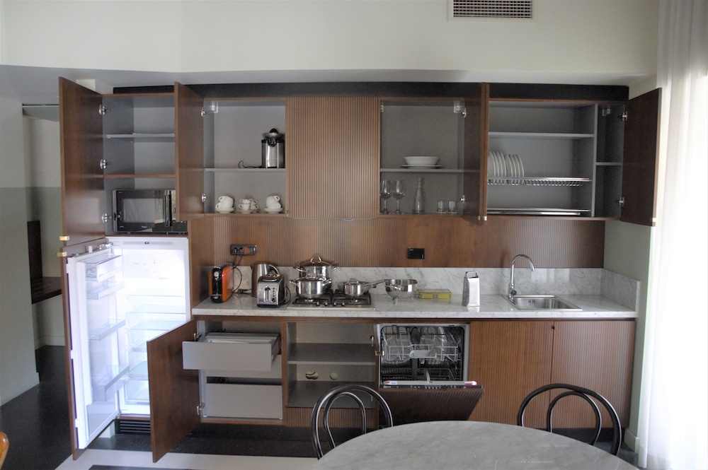 Deluxe Apartment, 1 King Bed with Sofa bed, Non Smoking, Housekeeping (2.4) photo 2