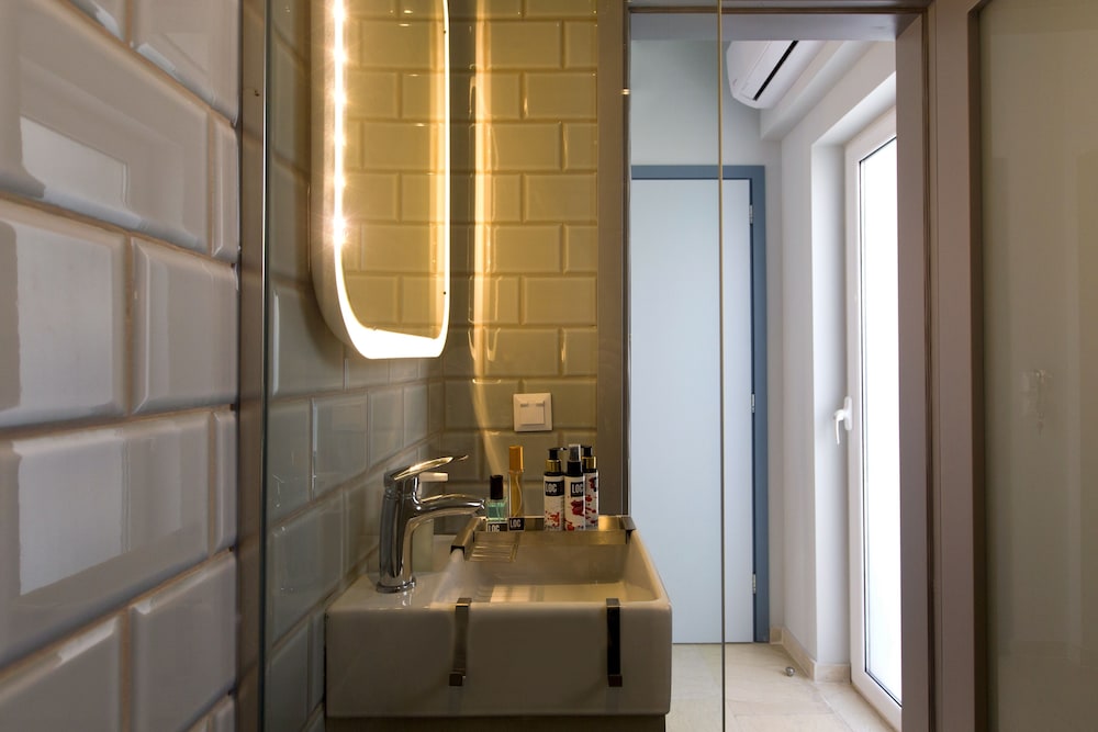 City Suite, 1 Bedroom, Kitchenette, City View, photo 6