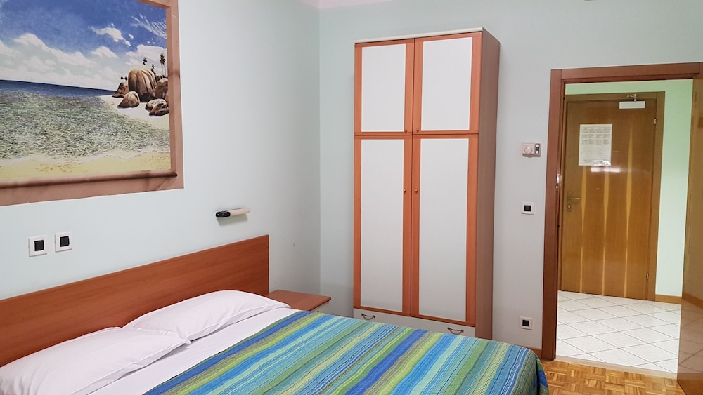 Classic Triple Room photo 2