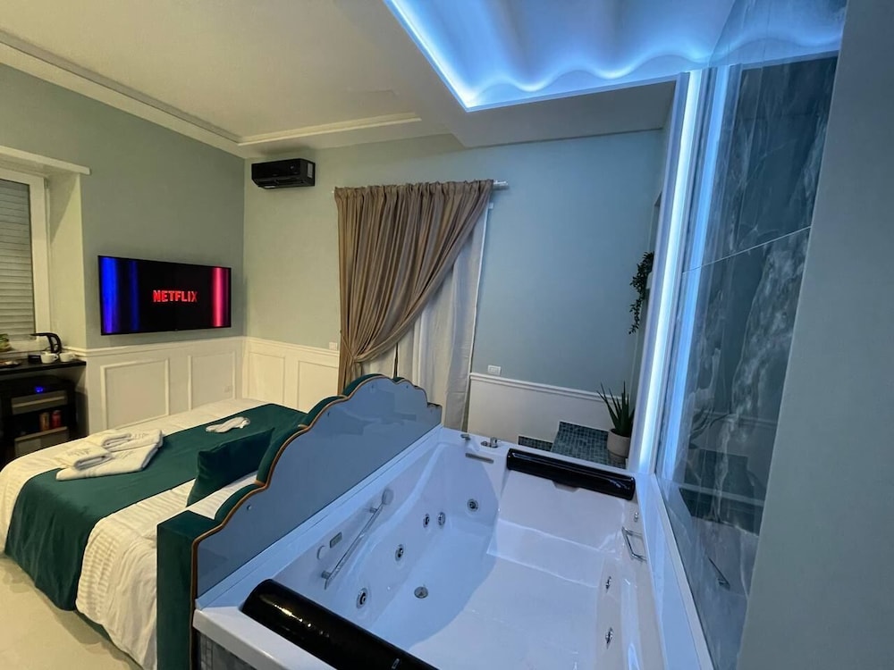 Luxury Suite