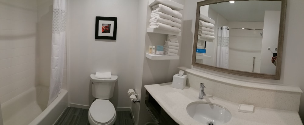 Room, 2 Queen Beds, Non Smoking, Refrigerator, photo 6