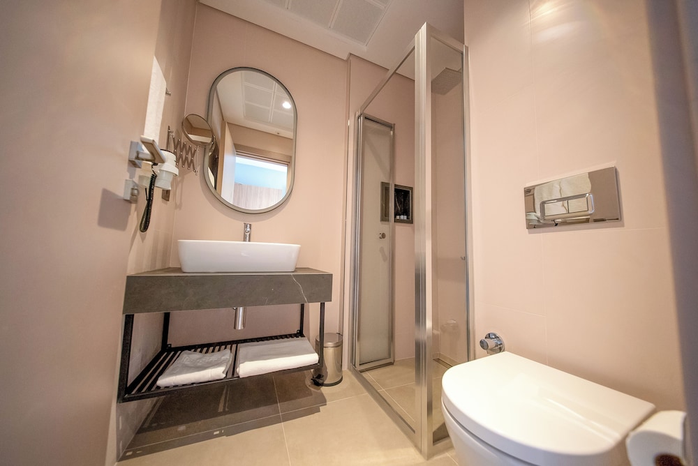 Deluxe Room, 1 Queen Bed, Non Smoking, Private Bathroom photo 3