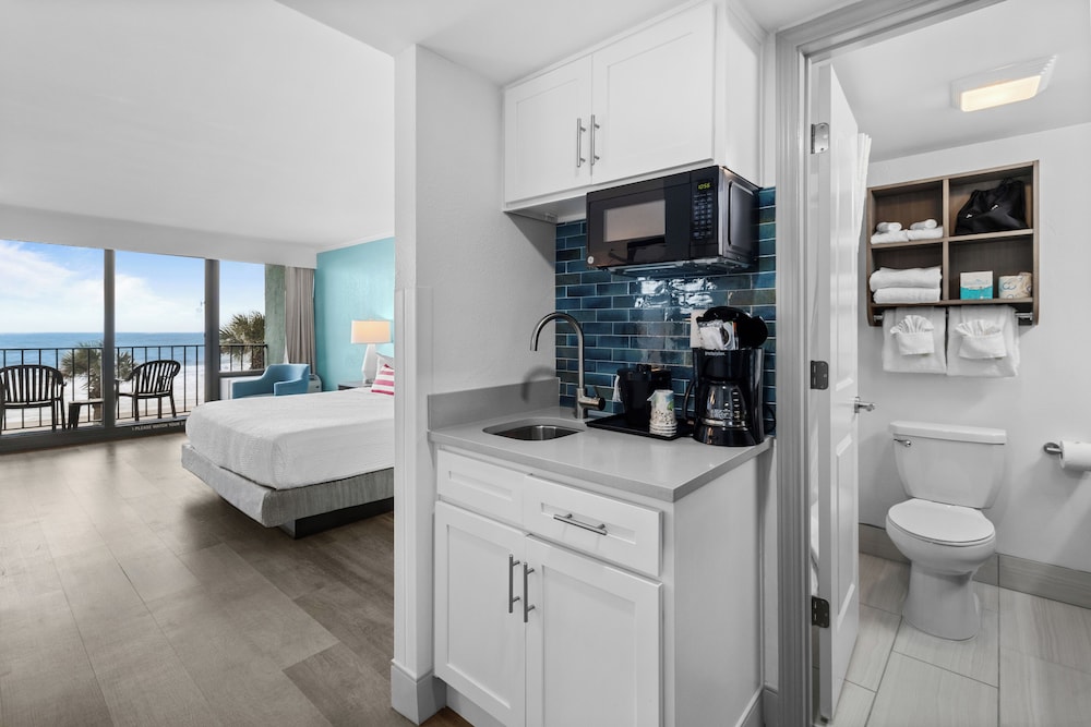 Schooner Oceanfront Deluxe King Cabana Room - Photo 6
