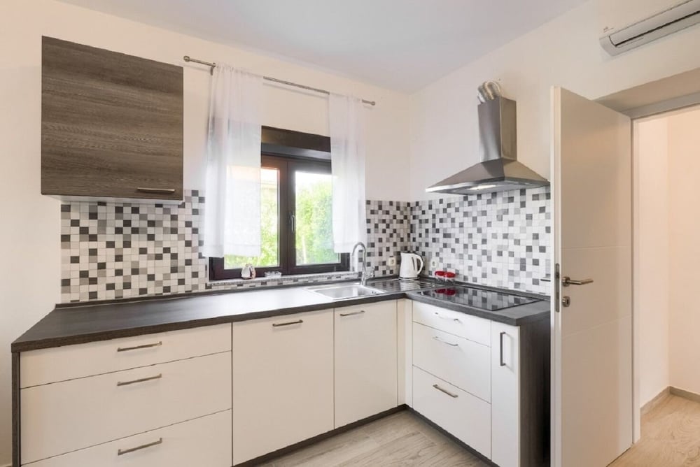 Apartment (Edi - amazing location by the sea - A) photo 1