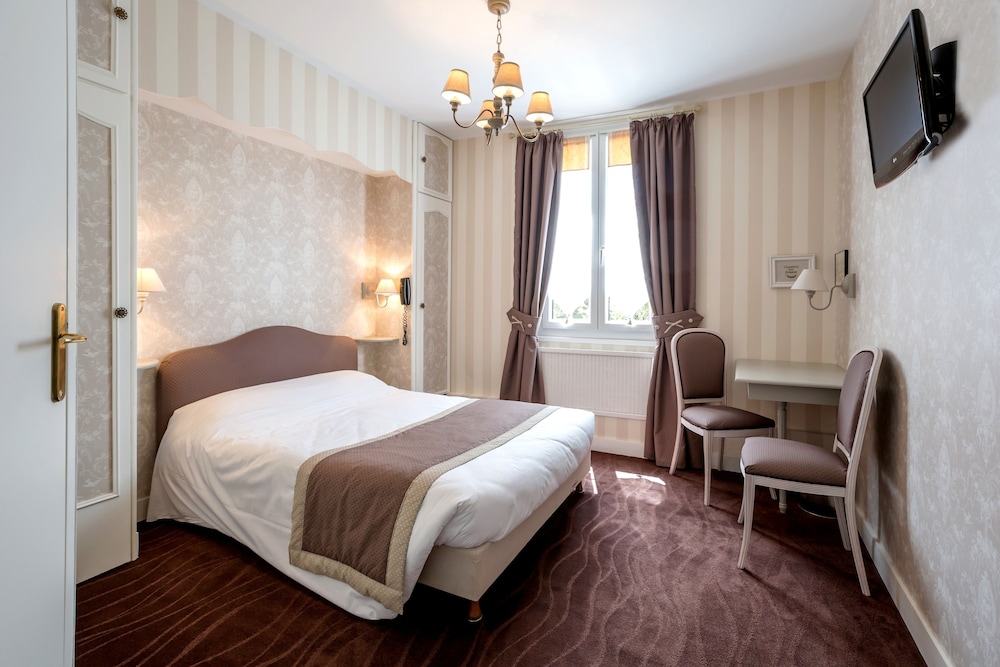 Triple Room, 1 Double Bed with Sofa bed photo 1