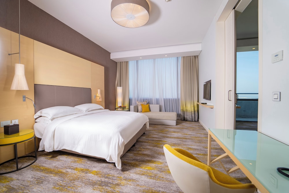 Suite, 1 Bedroom, Club Lounge Access, Sea View - Photo 1