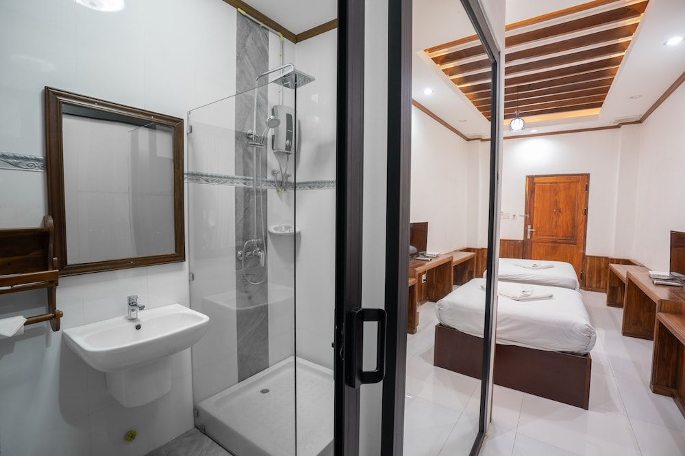 Standard Twin Room - Photo 3
