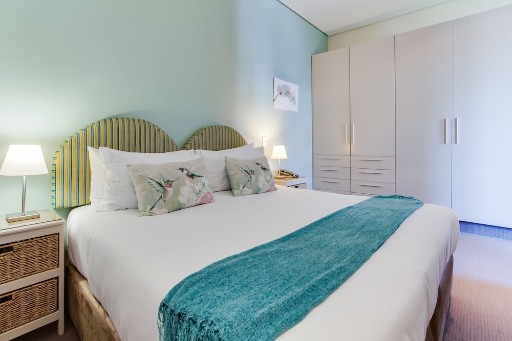 Standard en-suite room, Shower and Bath - Photo 1