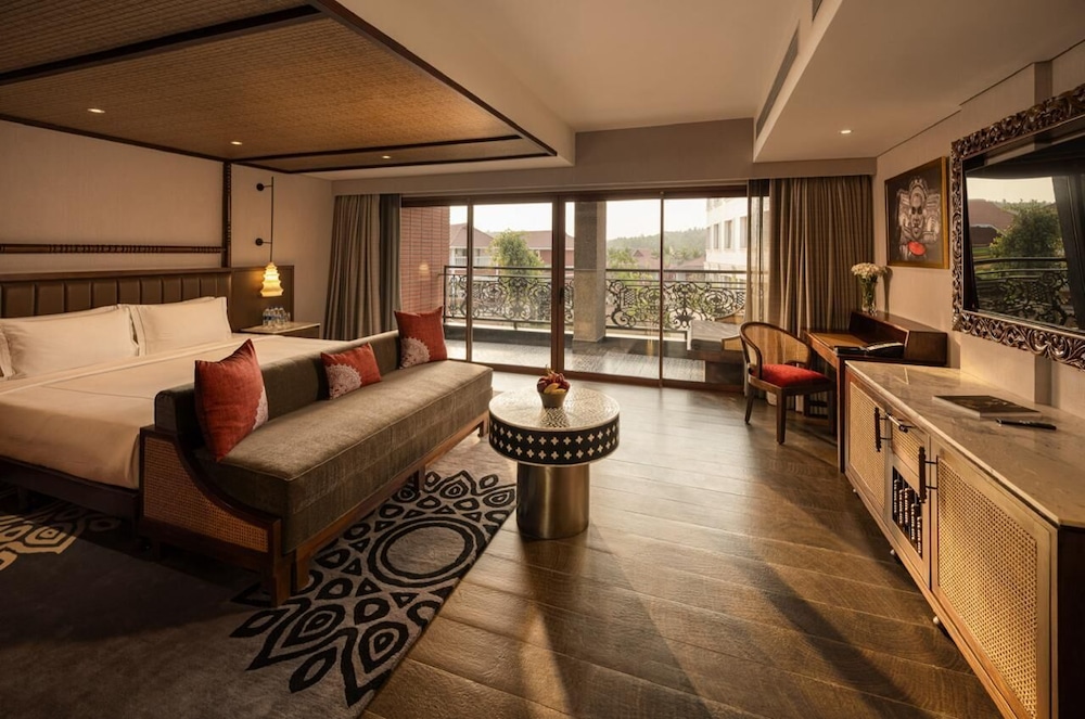 Deluxe Room, 1 King Bed, Garden View