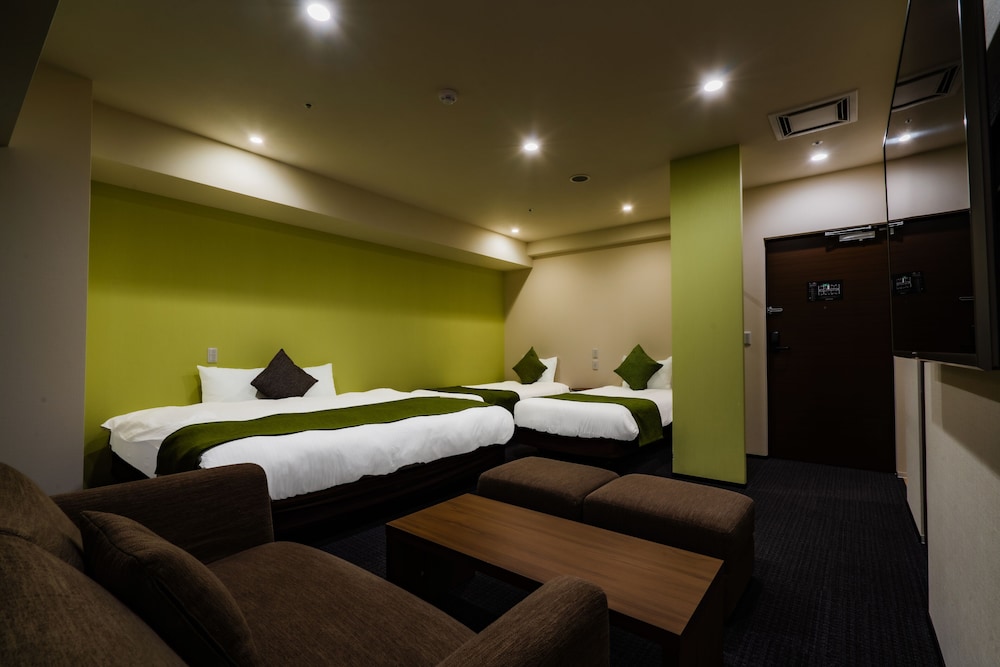 Deluxe Studio Suite, Multiple Beds - Photo 3