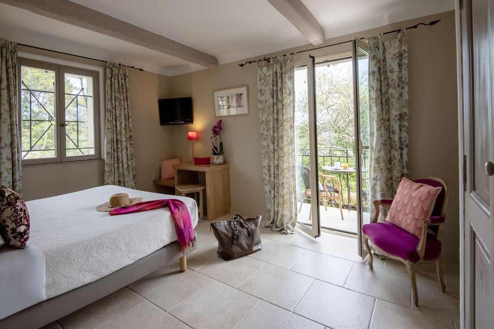 Deluxe Double Room - Photo 14