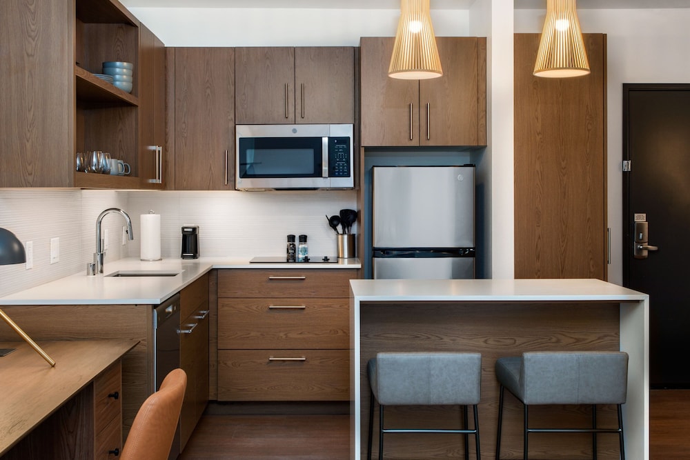 Suite, 1 Bedroom - Photo 3