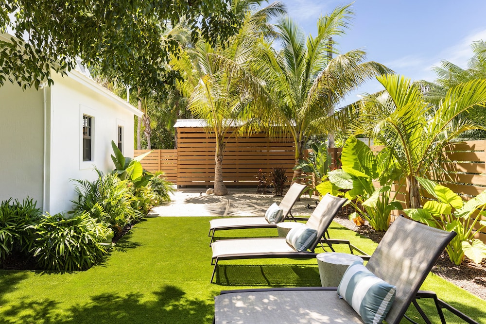 Superior Room, Multiple Beds, Garden View photo 3