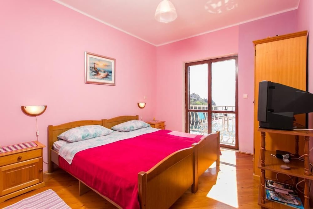Apartment (One-Bedroom Apartment)