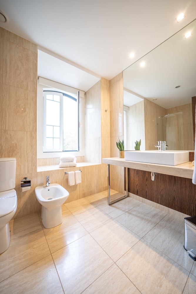 Suite - Photo 8