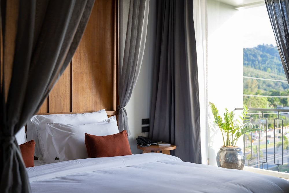 Deluxe Room with Balcony
