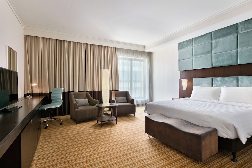 Deluxe Room, 1 King Bed (Traders Club) photo 3