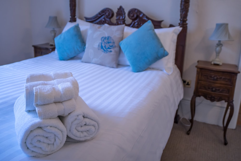 Double Room (Four Poster) photo 2
