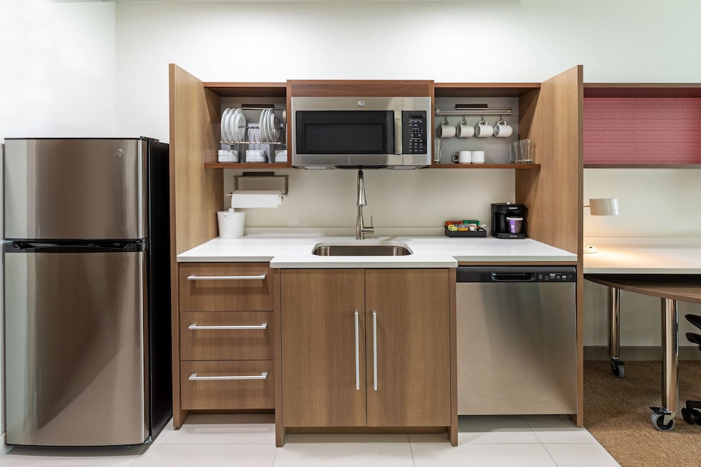 Suite, 1 Bedroom - Photo 1