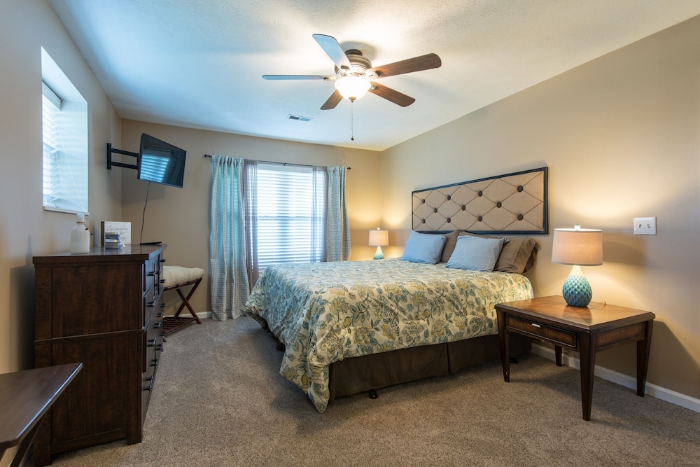 Luxury Duplex, 1 Bedroom, Hot Tub, Mountain View photo 1
